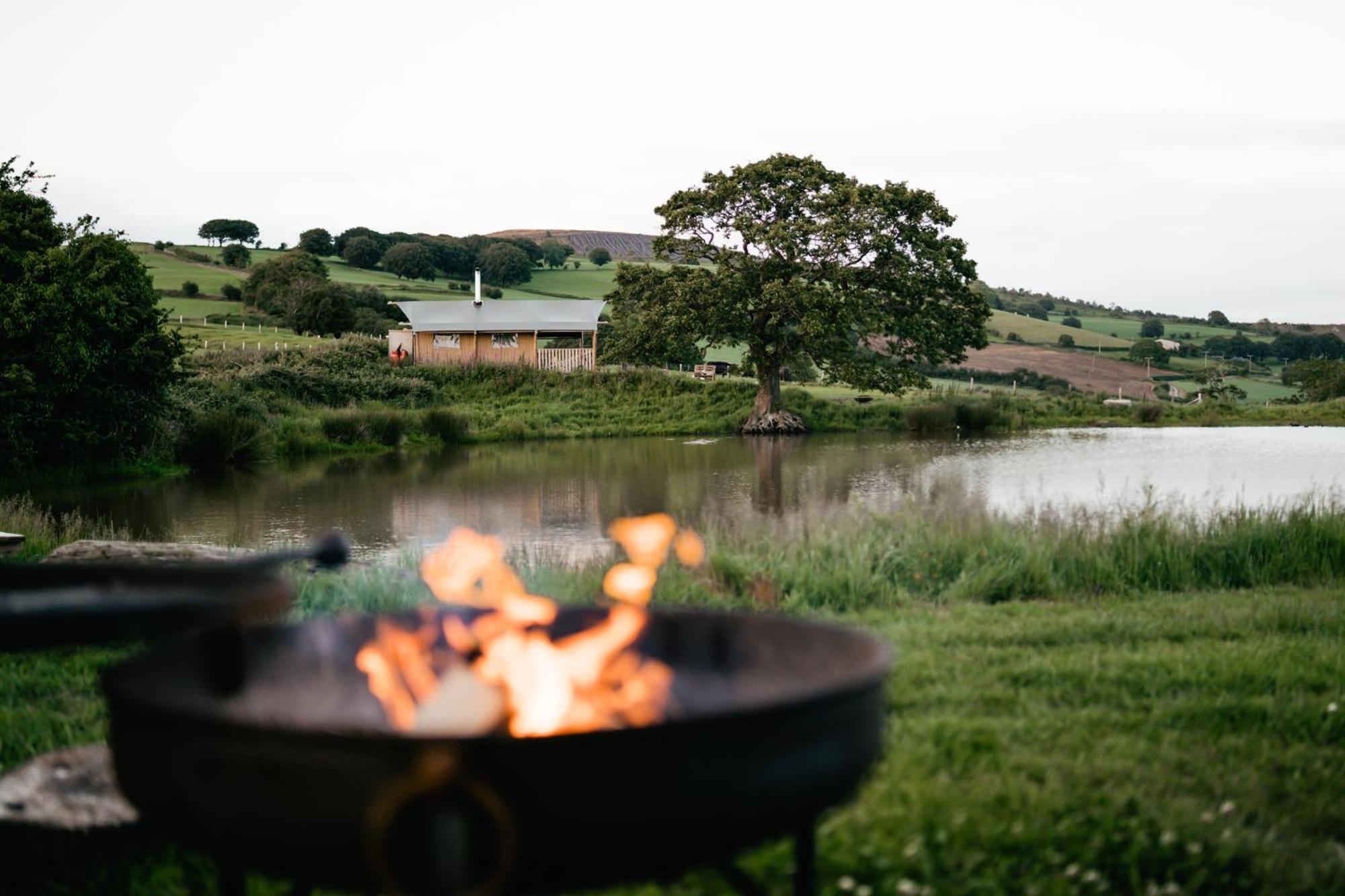 Under The Oak Glamping Caerphilly Exterior foto